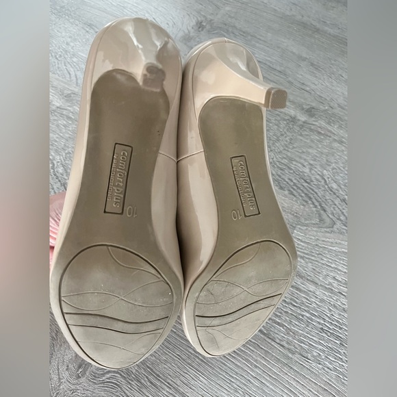 Almost new, wore a coupon times, great condition, beige heels - Picture 3 of 6
